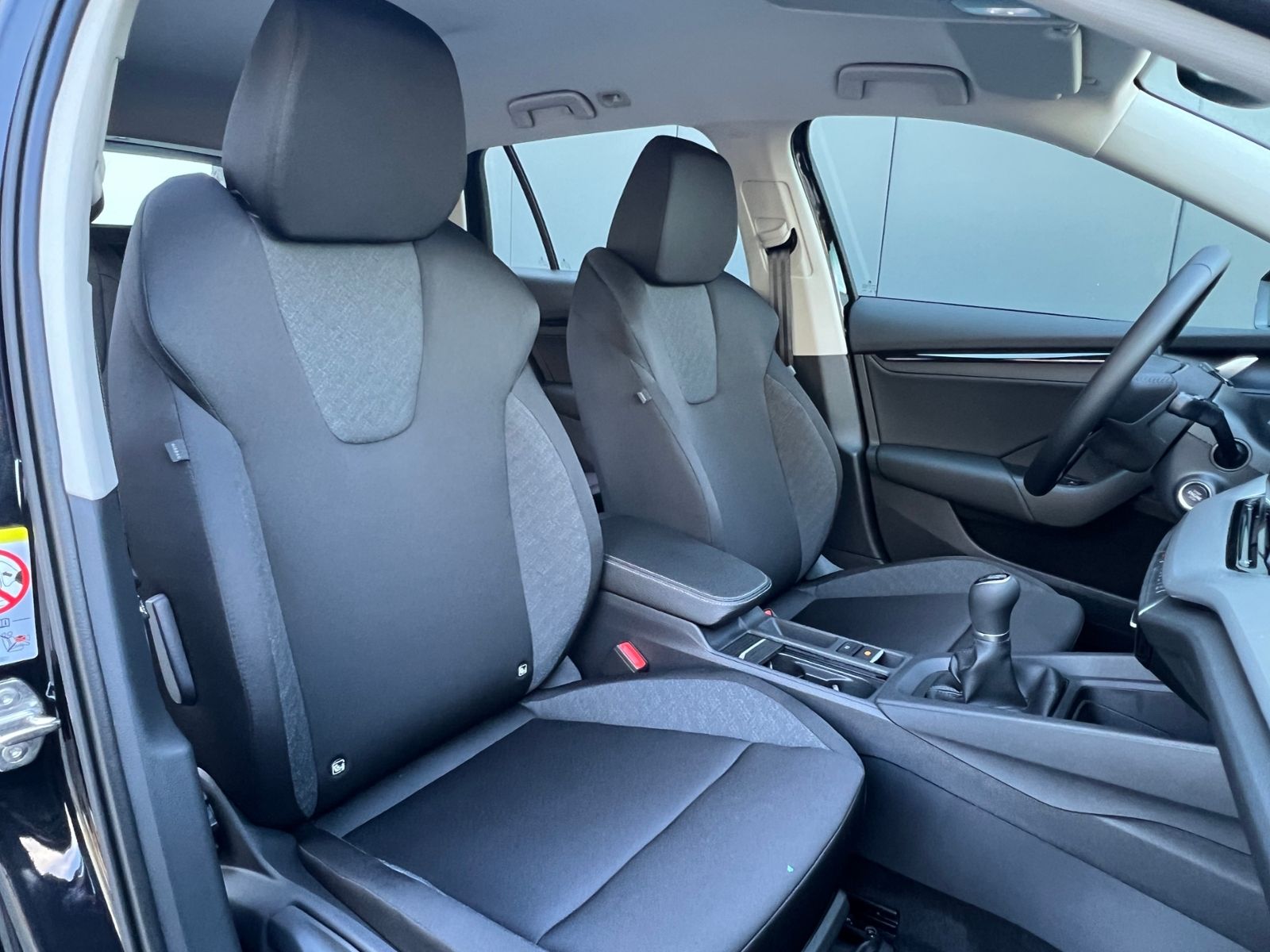 Fahrzeugabbildung SKODA Octavia Combi Essence 2.0 TDI *AHK, LED, SmartLi