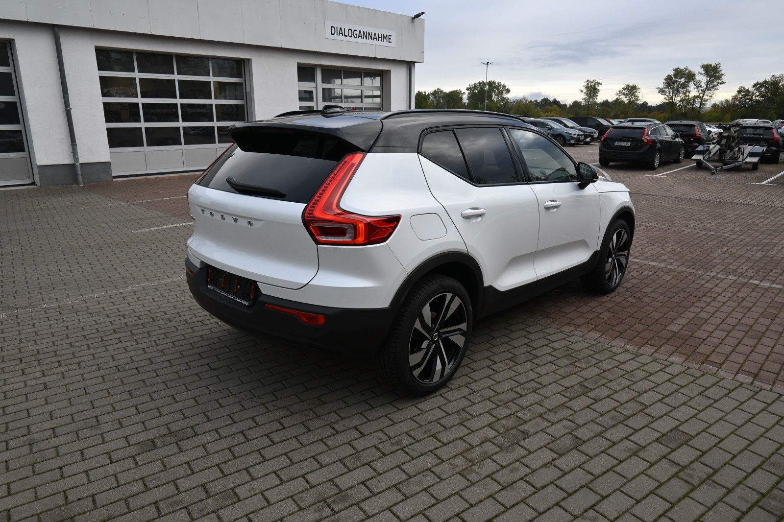 Fahrzeugabbildung Volvo XC40 T3 R Design *PANO*RFK*H&K*Leder*
