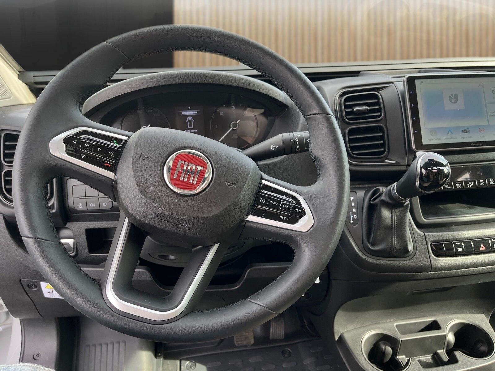 Fahrzeugabbildung Eura Mobil Van V 595 HB Mondial Plus Paket, Markise