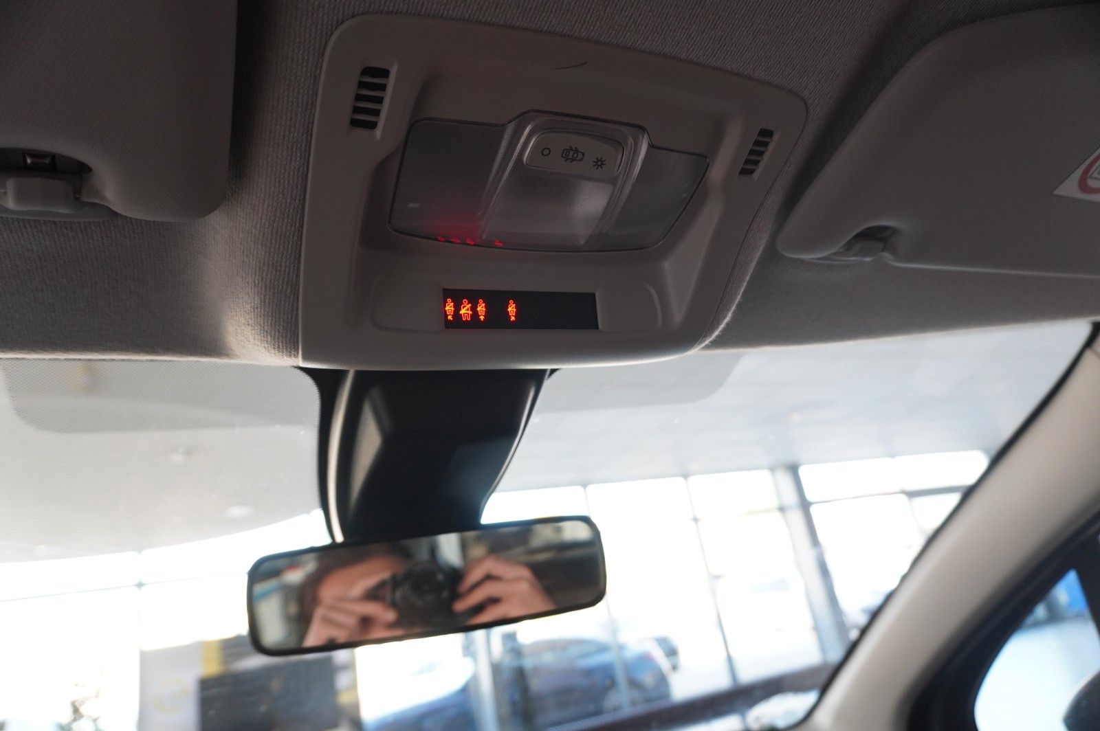 Fahrzeugabbildung Citroën C3 LIM. 1.2 LIVE KLIMA/TEMP./NEBEL/SPORT/USB