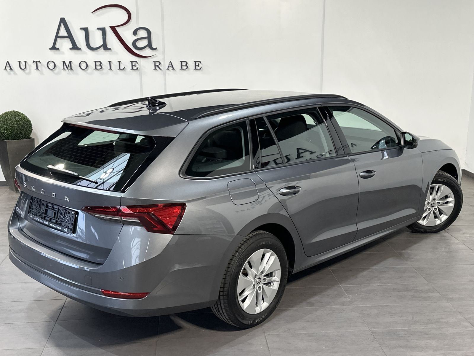 Fahrzeugabbildung SKODA Octavia Combi 2.0 TDI DSG Ambition NAV+LED+KESSY