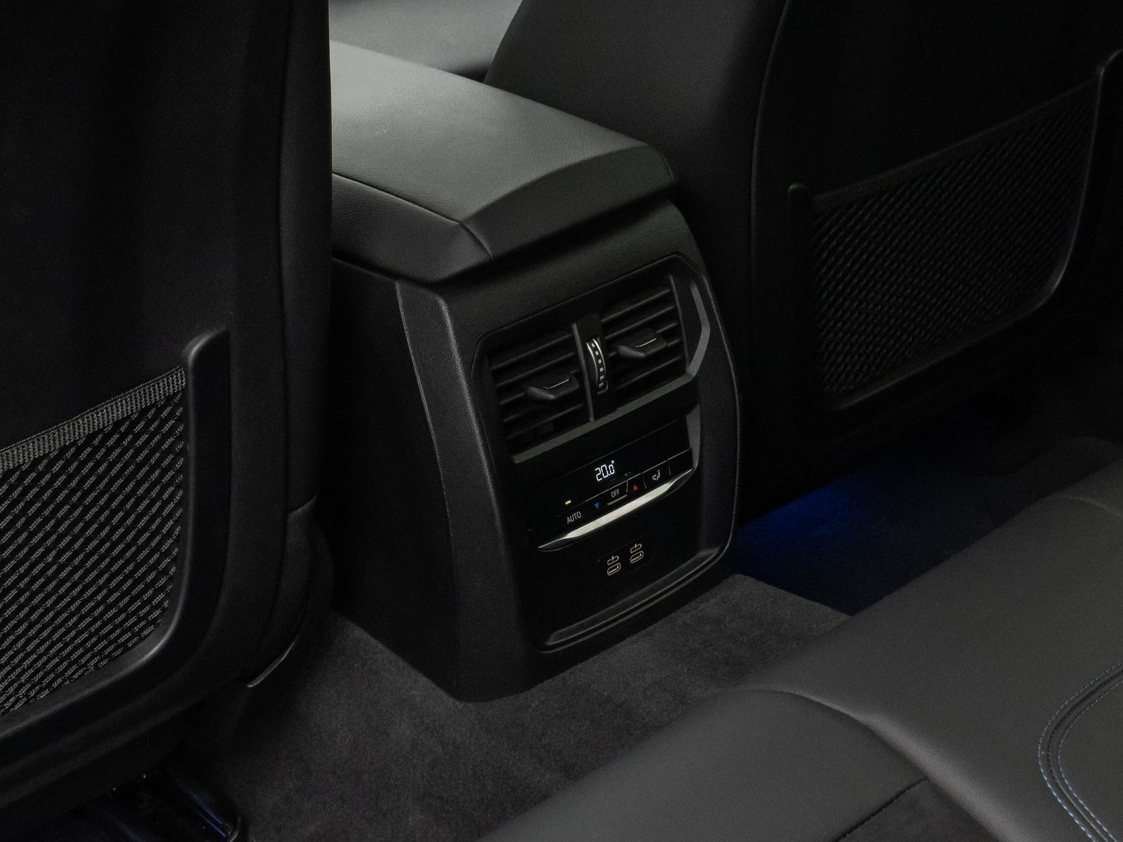 Fahrzeugabbildung BMW 320d M Sport Kamera HUD HiFi Stop&Go AHK Alarm