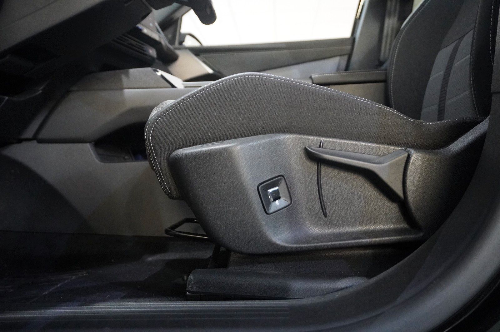 Fahrzeugabbildung Opel Grandland B 1.2 48V GS MHD LED-MATRIX/KAMERA/SHZ