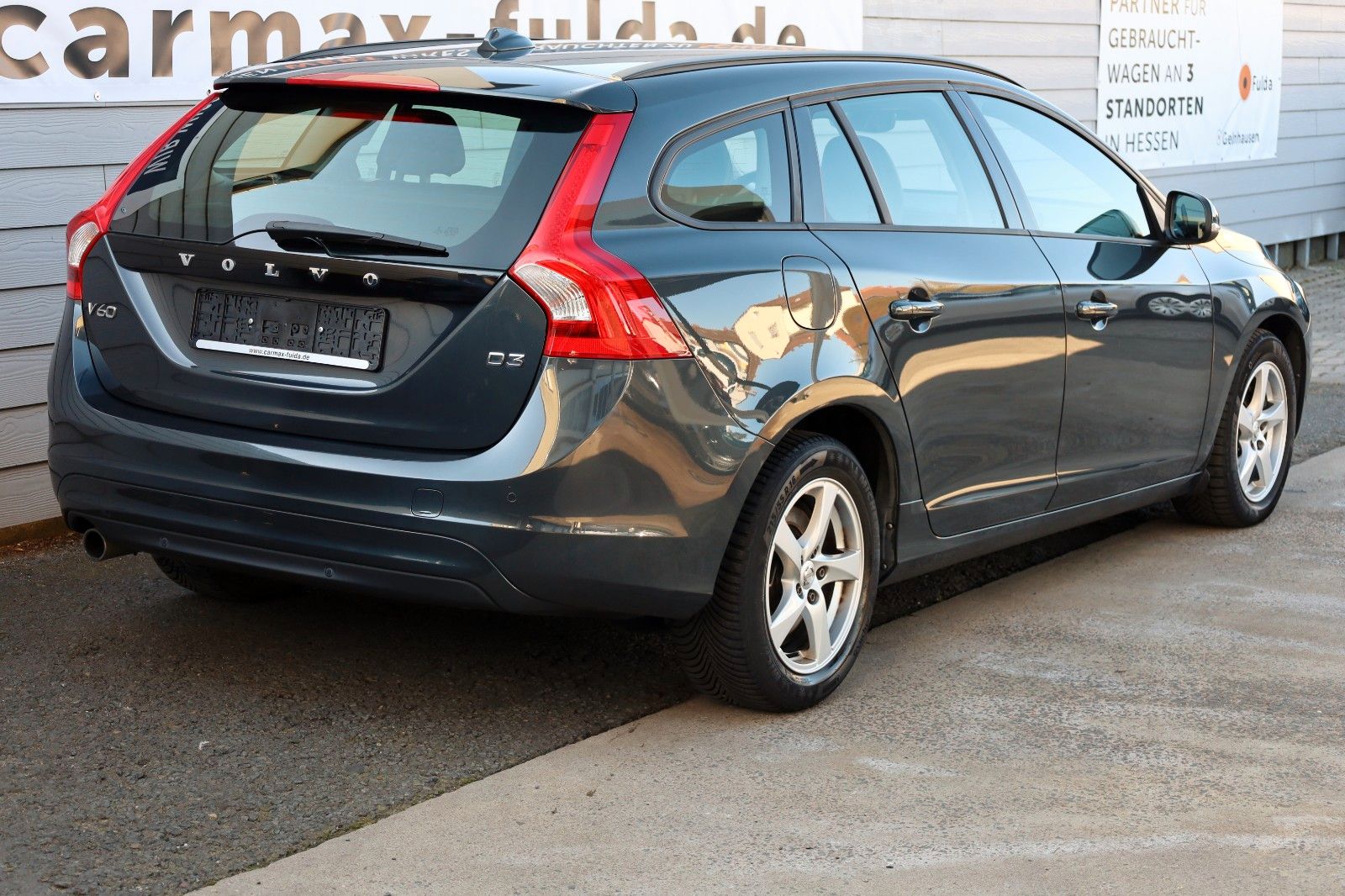 Fahrzeugabbildung Volvo V60 Kombi Linje Business T.Leder,Navi,SH,PDC