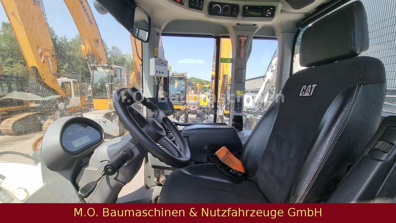 Fahrzeugabbildung CAT 930 M / BSS / AC / Waage / ZSA / Klappschaufel