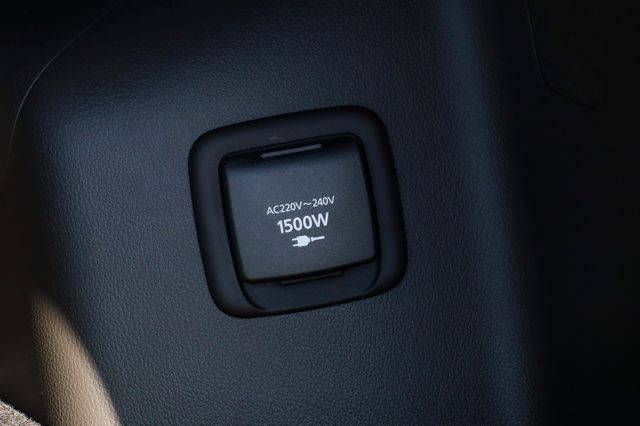 Fahrzeugabbildung Mitsubishi Eclipse Cross 2.4 PHEV Plus SELECT 4WD LAGERWARE