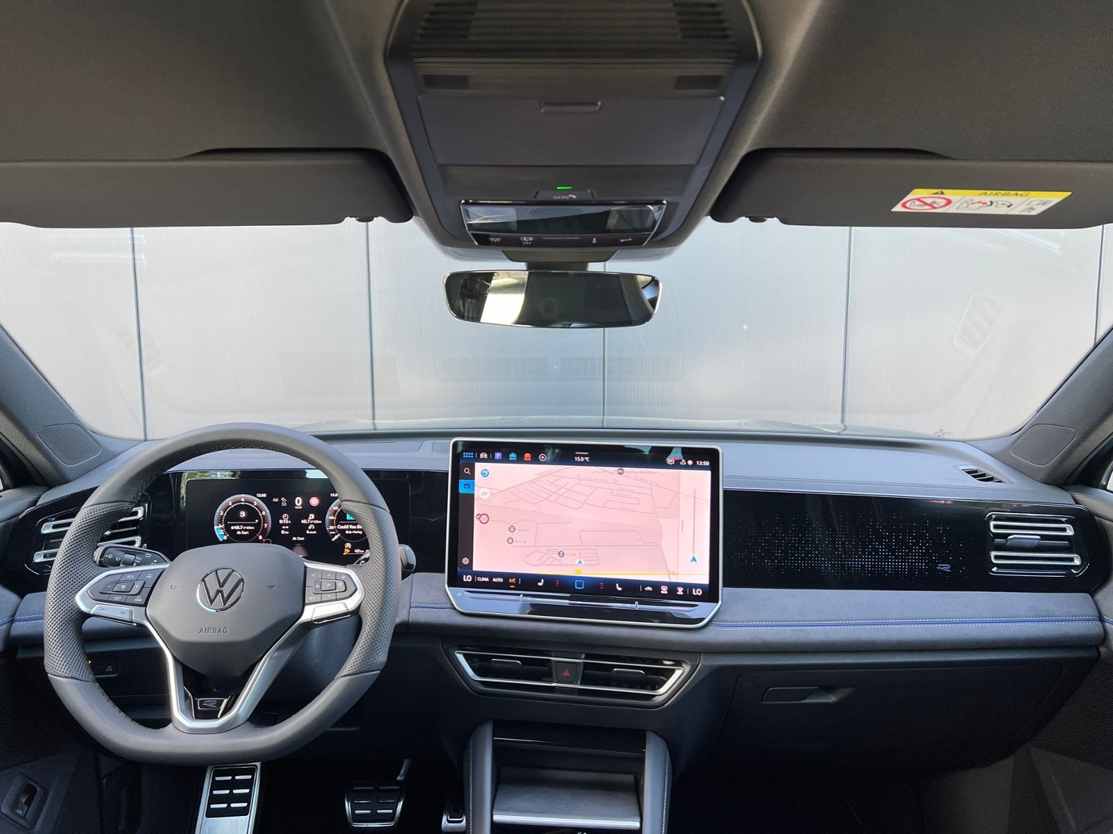 Fahrzeugabbildung Volkswagen Tiguan R-Line 1.5 eTSI DSG *AHK, IQ.Light, ACC,