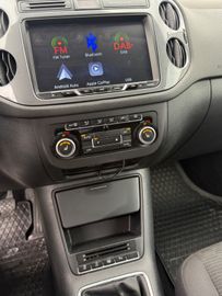 Volkswagen Tiguan - 12