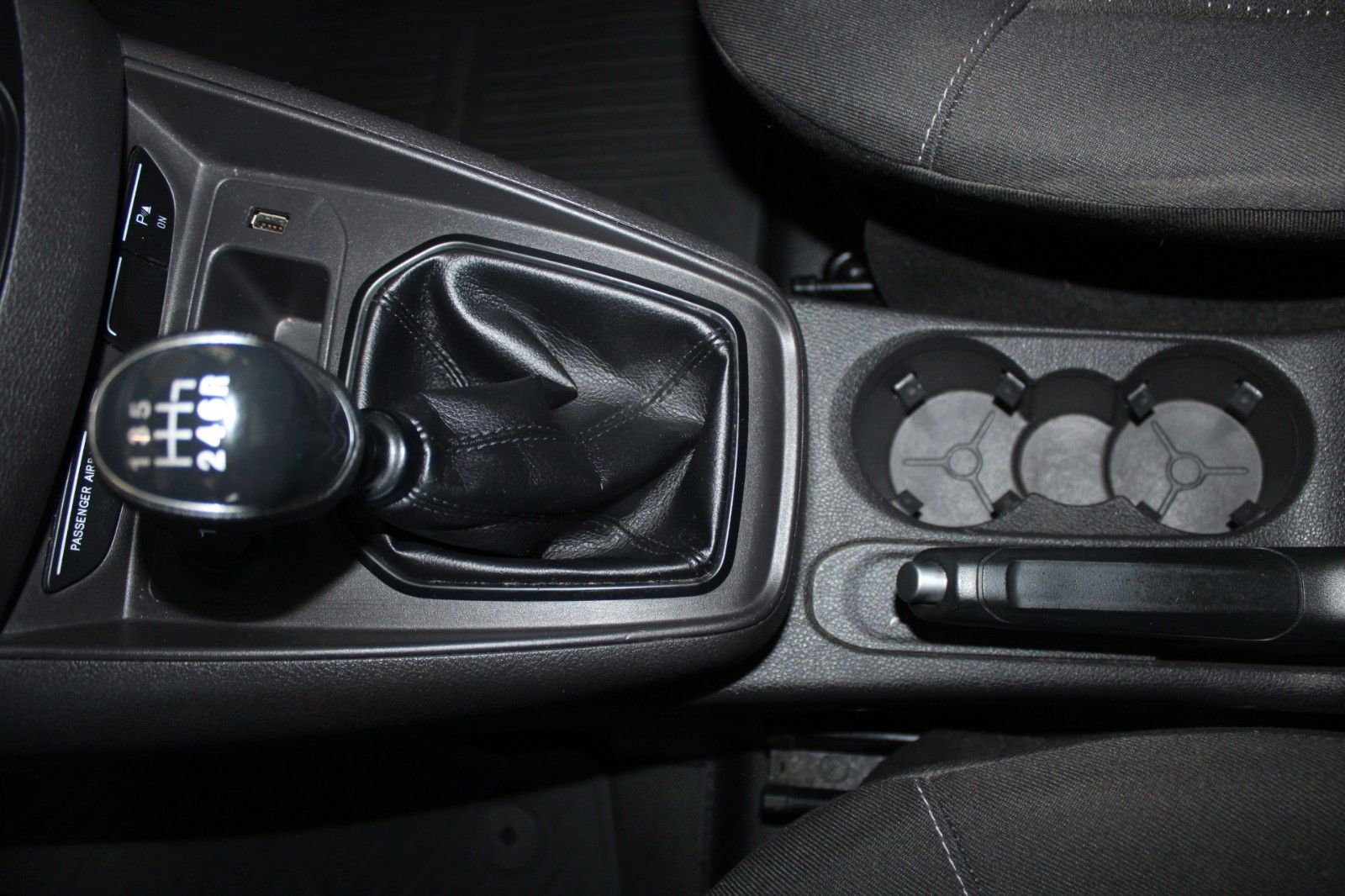 Fahrzeugabbildung Ford Transit Courier TDCI TREND KLIMA AHK WinterPaket