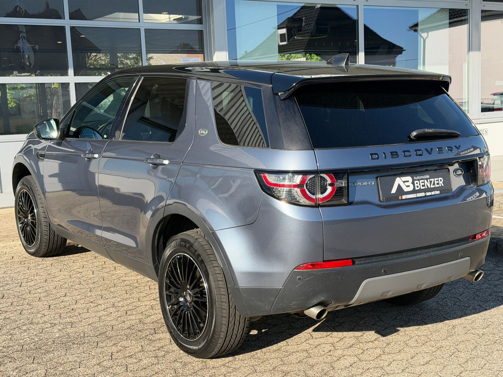 Fahrzeugabbildung Land Rover Discovery Sport SE AWD/PANO/ACC/NAVI/KAMERA/SHZ