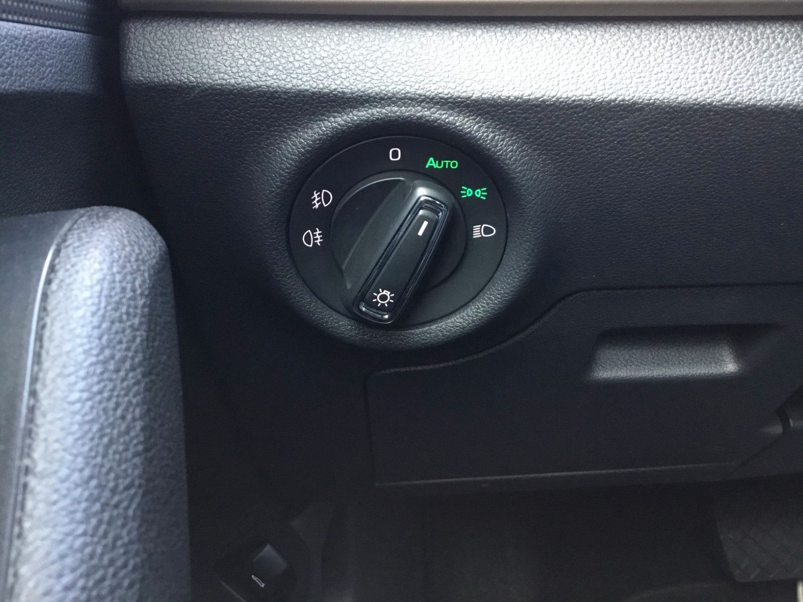 Fahrzeugabbildung SKODA Kamiq 1.0 TSI DSG Style+AHK+LED+el.Heckklappe