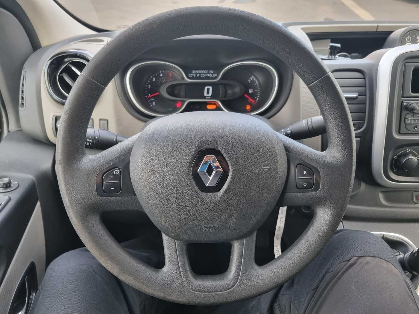 Fahrzeugabbildung Renault Trafic dCi 120 L1H1 / France Elavateur 10,6m