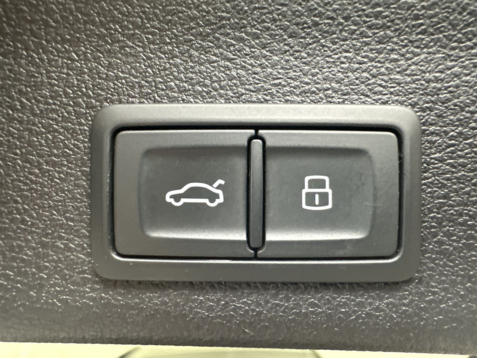 Fahrzeugabbildung Audi A6 Avant 50 TFSI e Qu S-Line NAV+LED+PANO+ACC+VC
