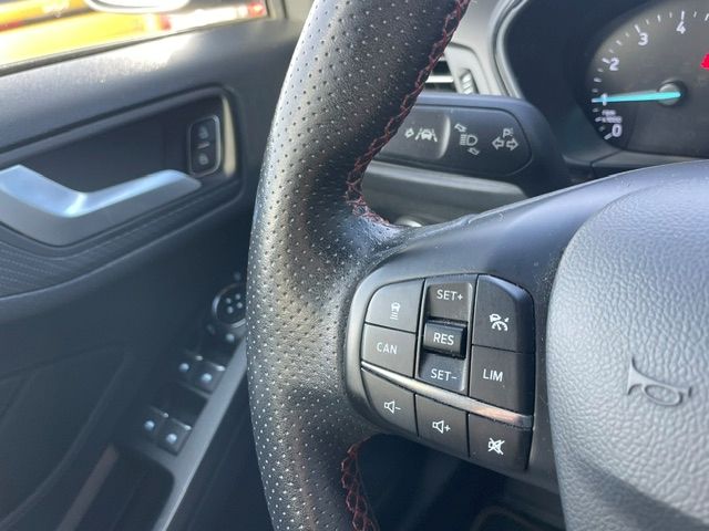 Fahrzeugabbildung Ford Focus ST-Line totWinkAss Kamera LED SpurhalteAss