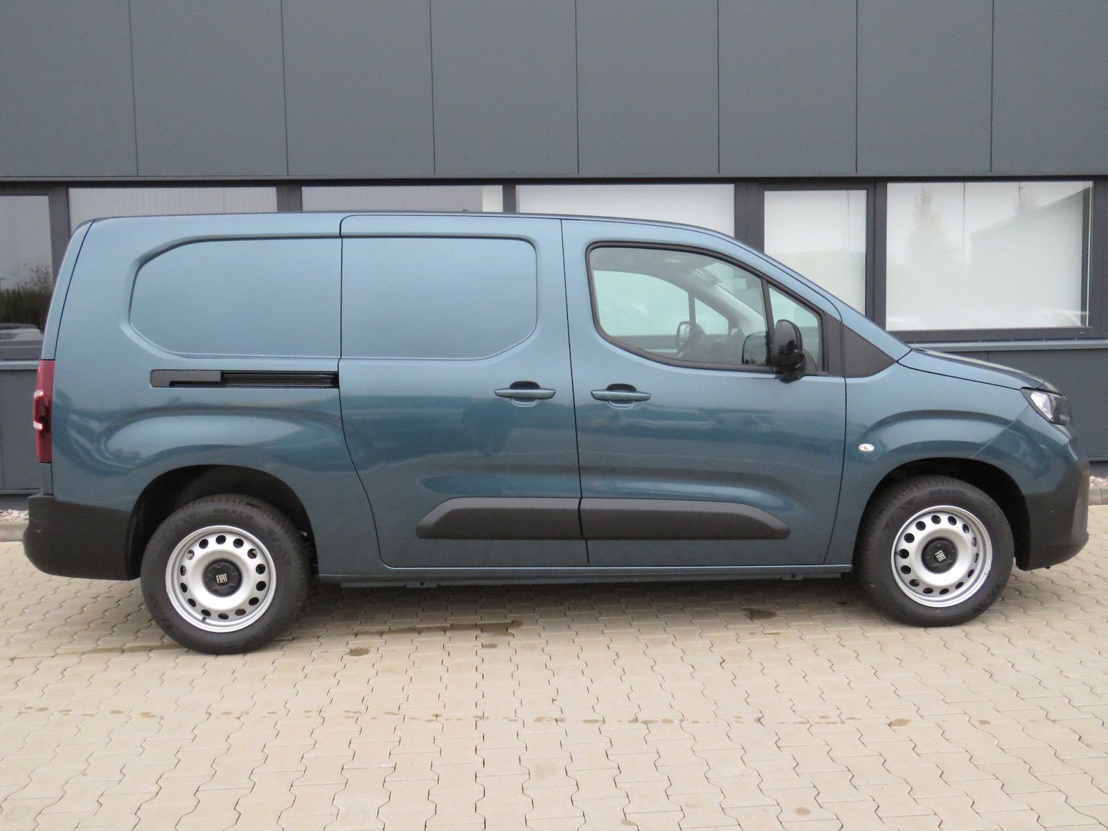 Fiat Doblo Maxi 1.5 130 Automatik / Vollausstattung imagem 3