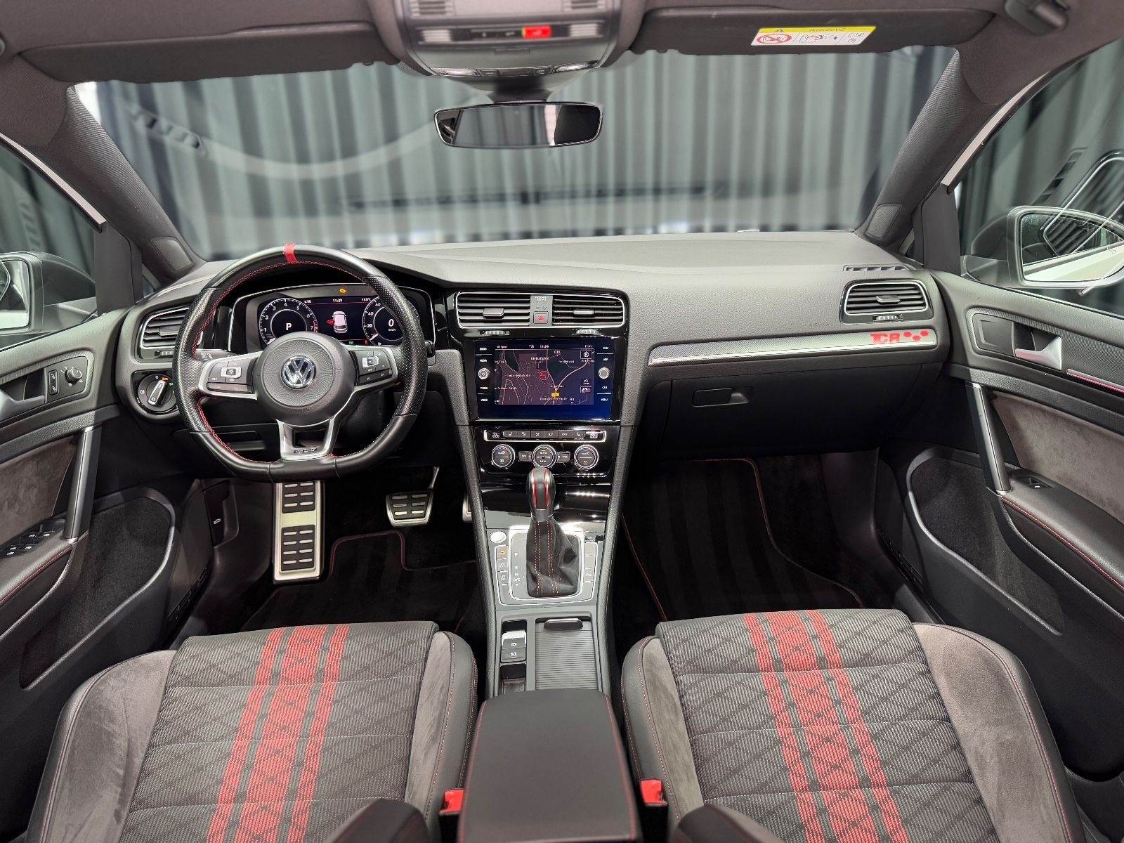 Fahrzeugabbildung Volkswagen Golf VII Lim. GTI TCR|DSG|NAVI|KAMERA|ACC|