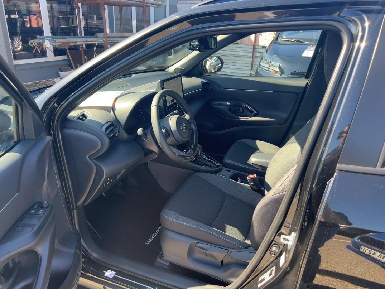 Fahrzeugabbildung Toyota Yaris Cross 1,5 Hybrid Teamplayer *Safety+Winter