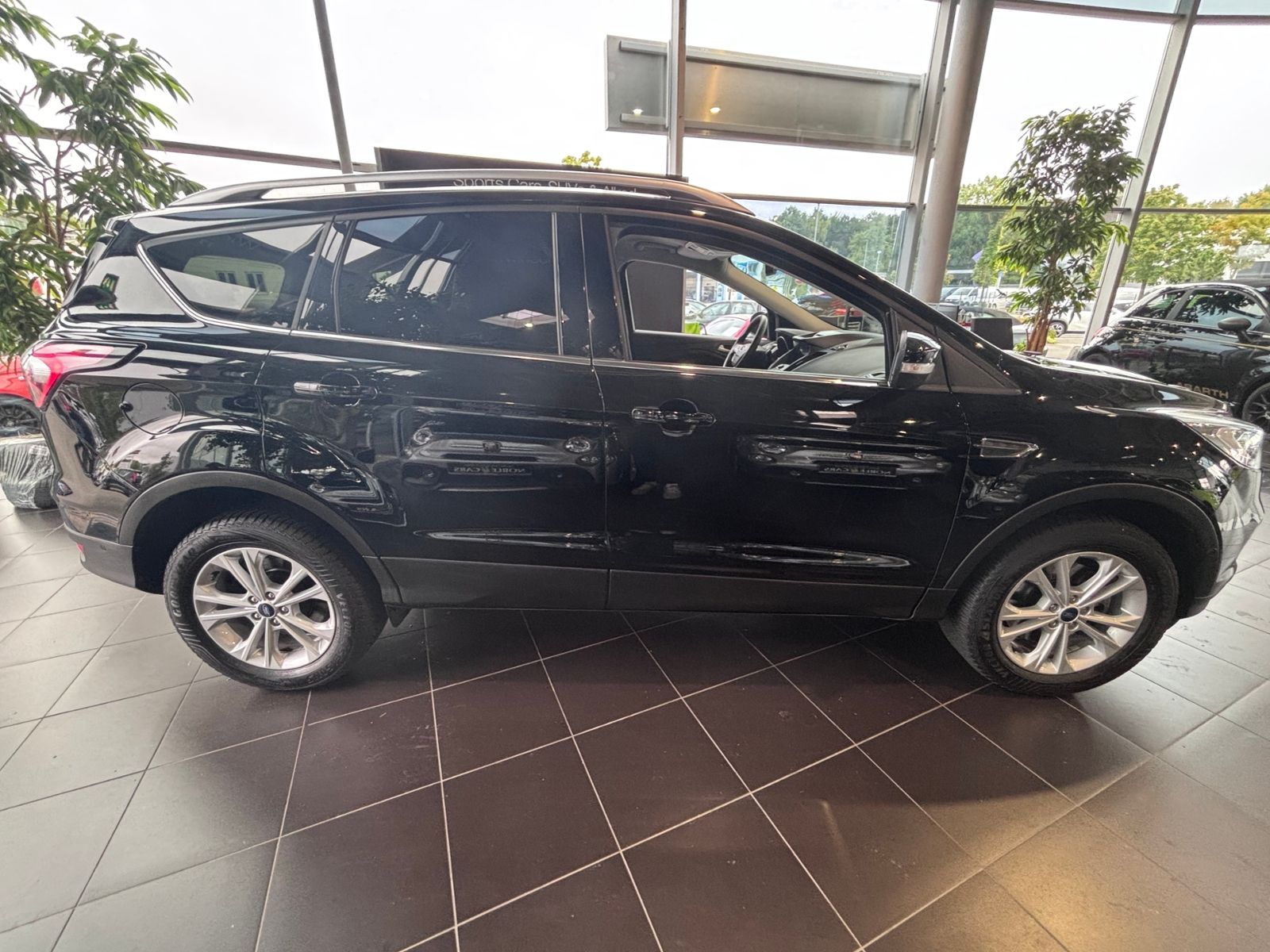 Fahrzeugabbildung Ford Kuga Titanium Allrad AHK XENON NAVI
