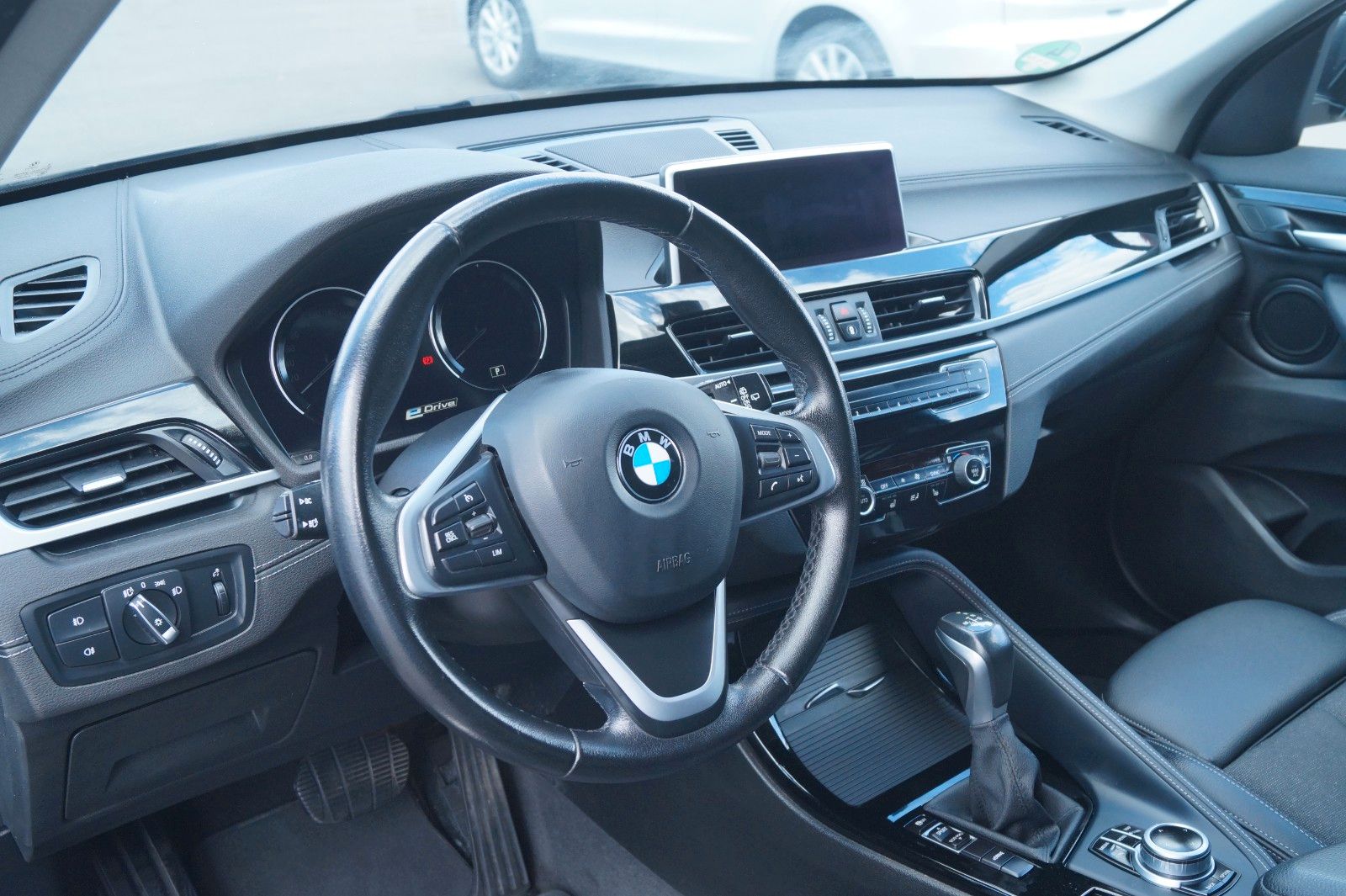 Fahrzeugabbildung BMW X1 xDrive 25 e Sport Line