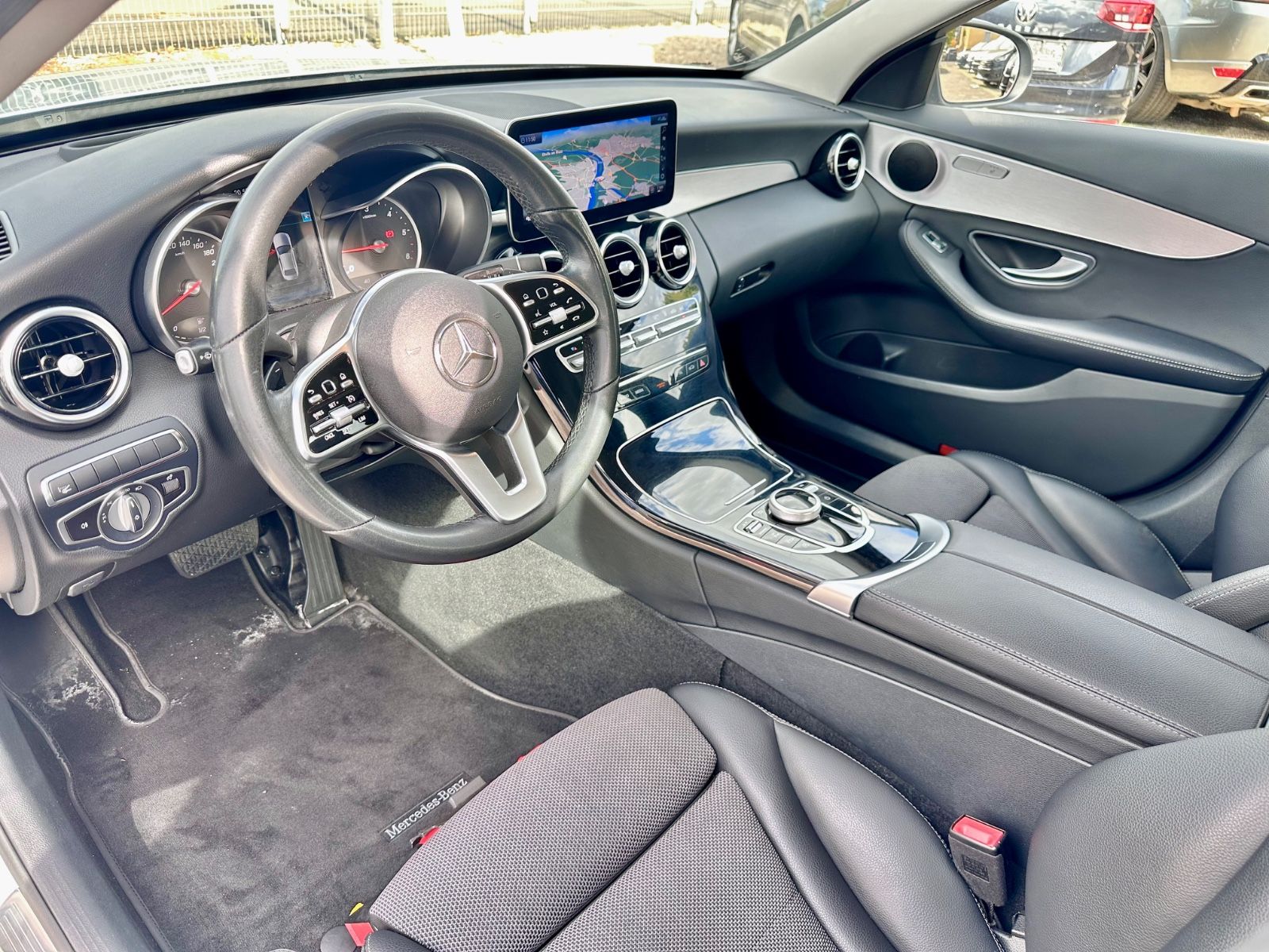 Fahrzeugabbildung Mercedes-Benz C 220 d AVANTGARDE BUSINESS*KAMERA+HEAD-UP*