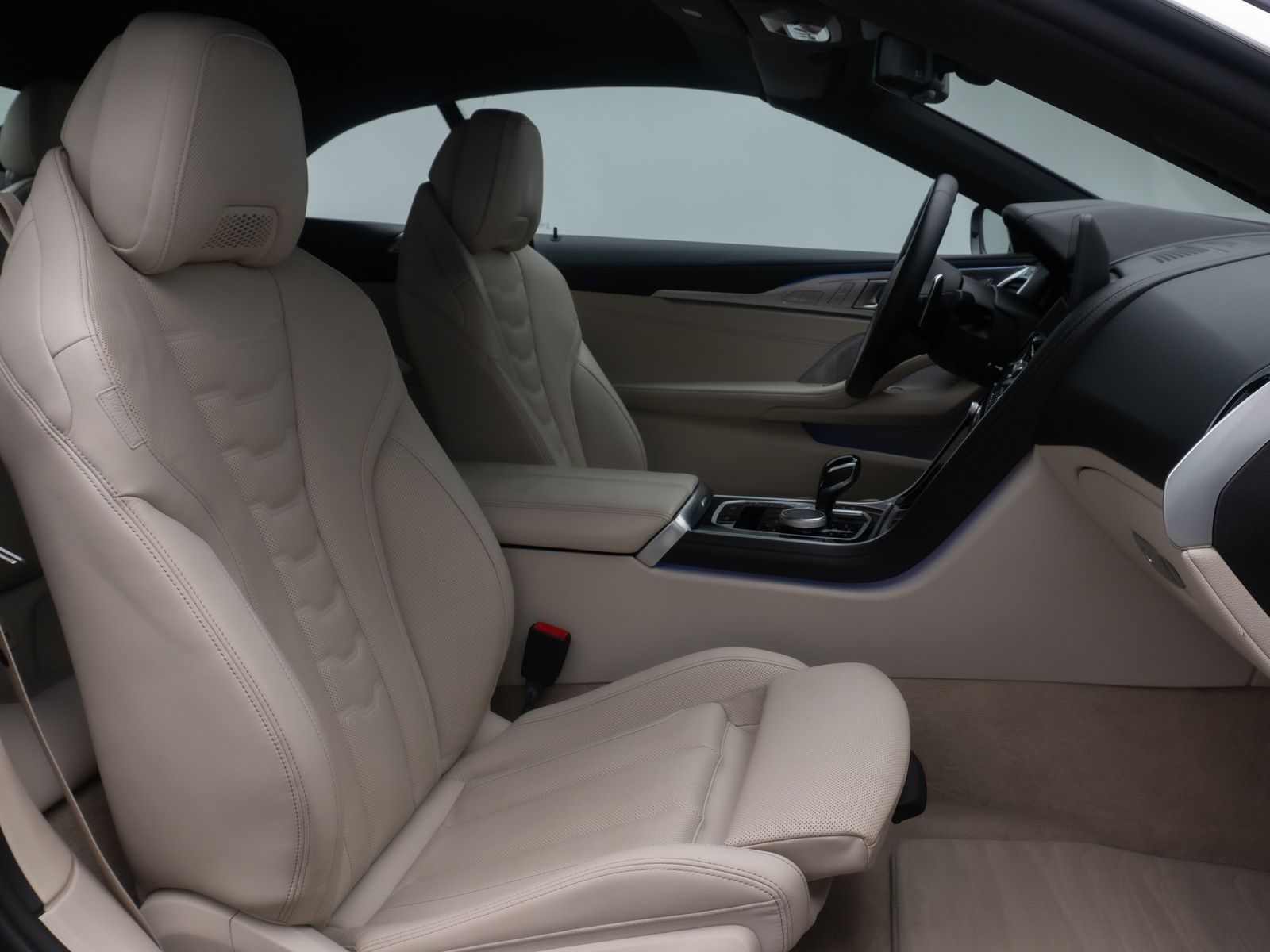 Fahrzeugabbildung BMW 840i xD Individual B&W SoftCl Laser 360°HUD Voll