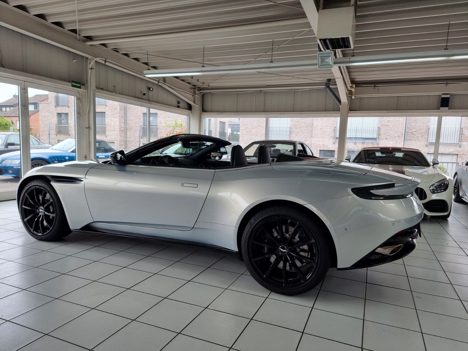 Fahrzeugabbildung Aston Martin DB11 4.0 V8 Last Facelift/Lightning/Like new!