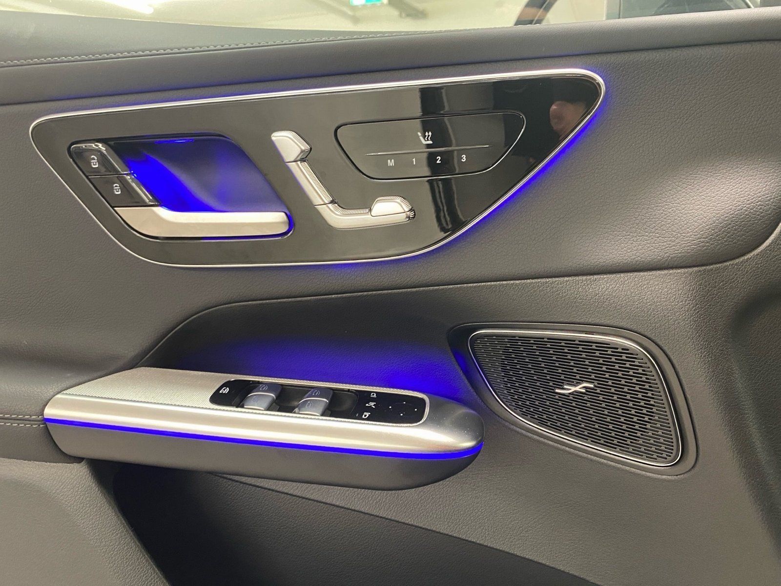 Fahrzeugabbildung Mercedes-Benz GLC 200 4M Avantgarde*AHK*Distr*360*DIGITAL*Memo
