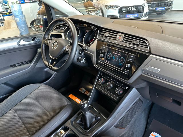 MYAUTOCENTER – Gebraucht- und Jahreswagen mit Werkstattservice in Pfaffenhofen Volkswagen Touran *1.HAND*Tempo*Klima*AHK*PDC*