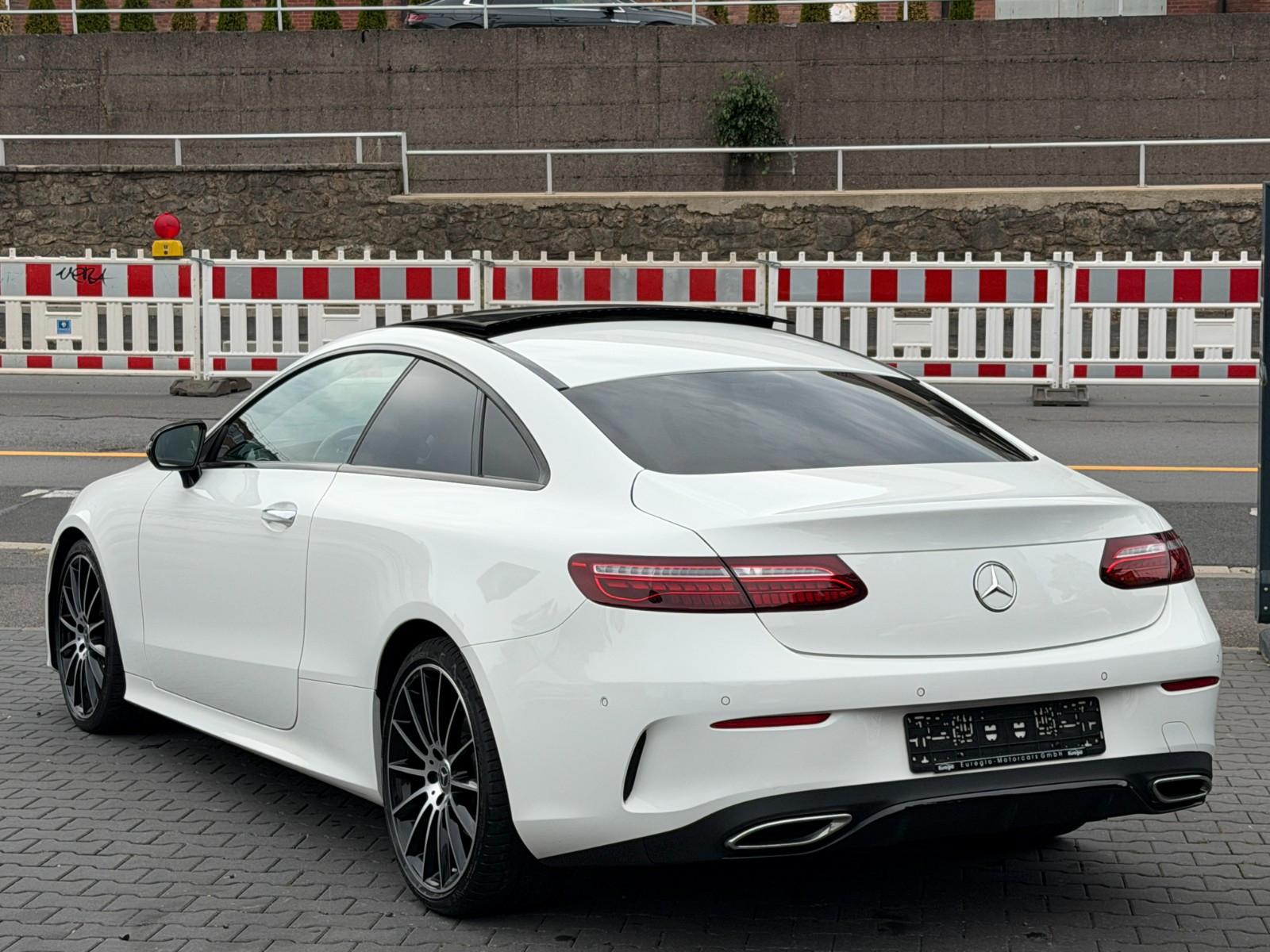 Mercedes-Benz E 220 d Coupe LED - Burmester - AMG Line ///