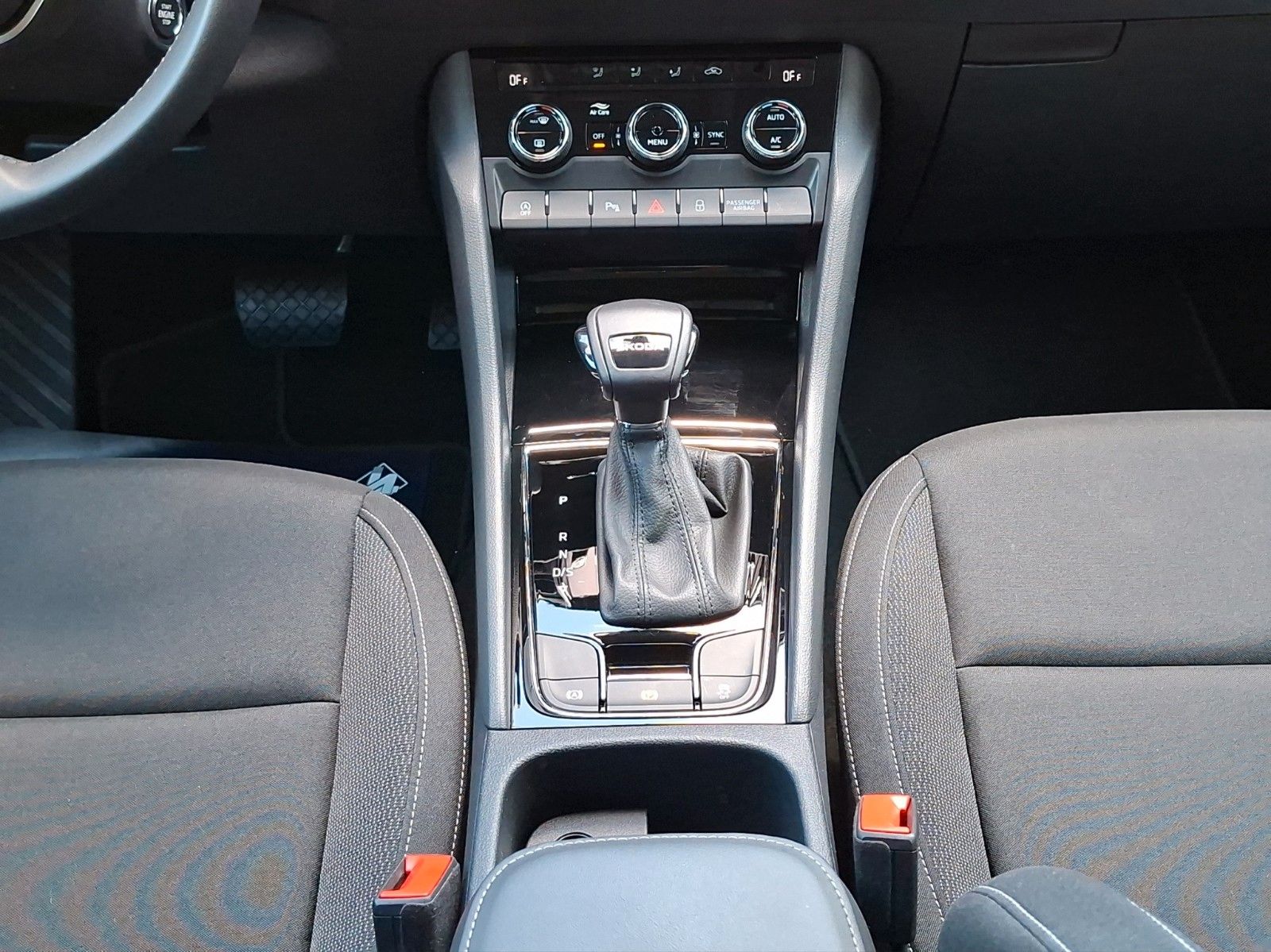 Fahrzeugabbildung SKODA 1.5L DSG**AHK*Smartlink*LED*DAB*ViCo*ACC**
