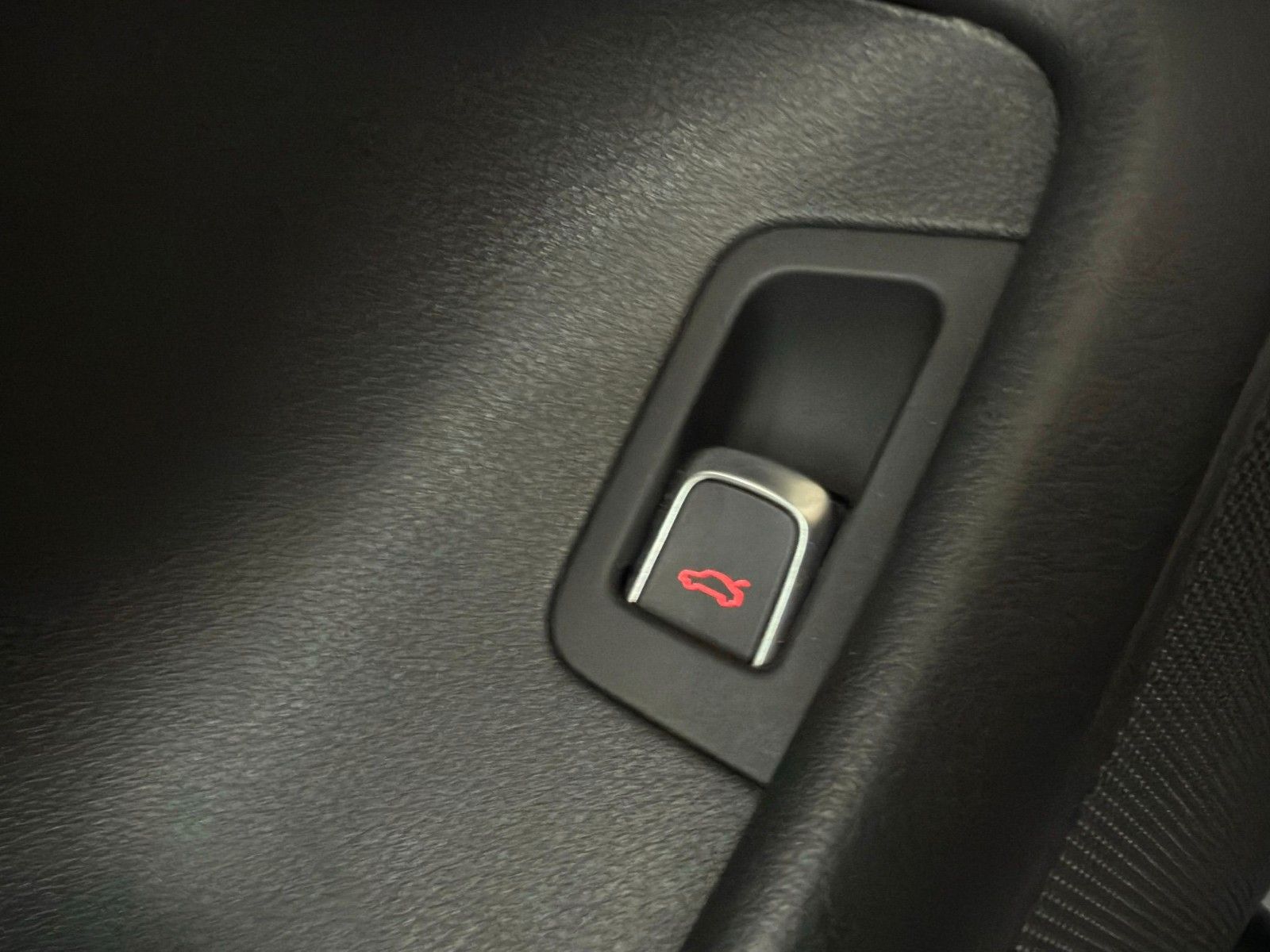 Fahrzeugabbildung Audi A6 Avant 2.0 TDI quattro S-LINE/NAVI/SPORT/Nappa