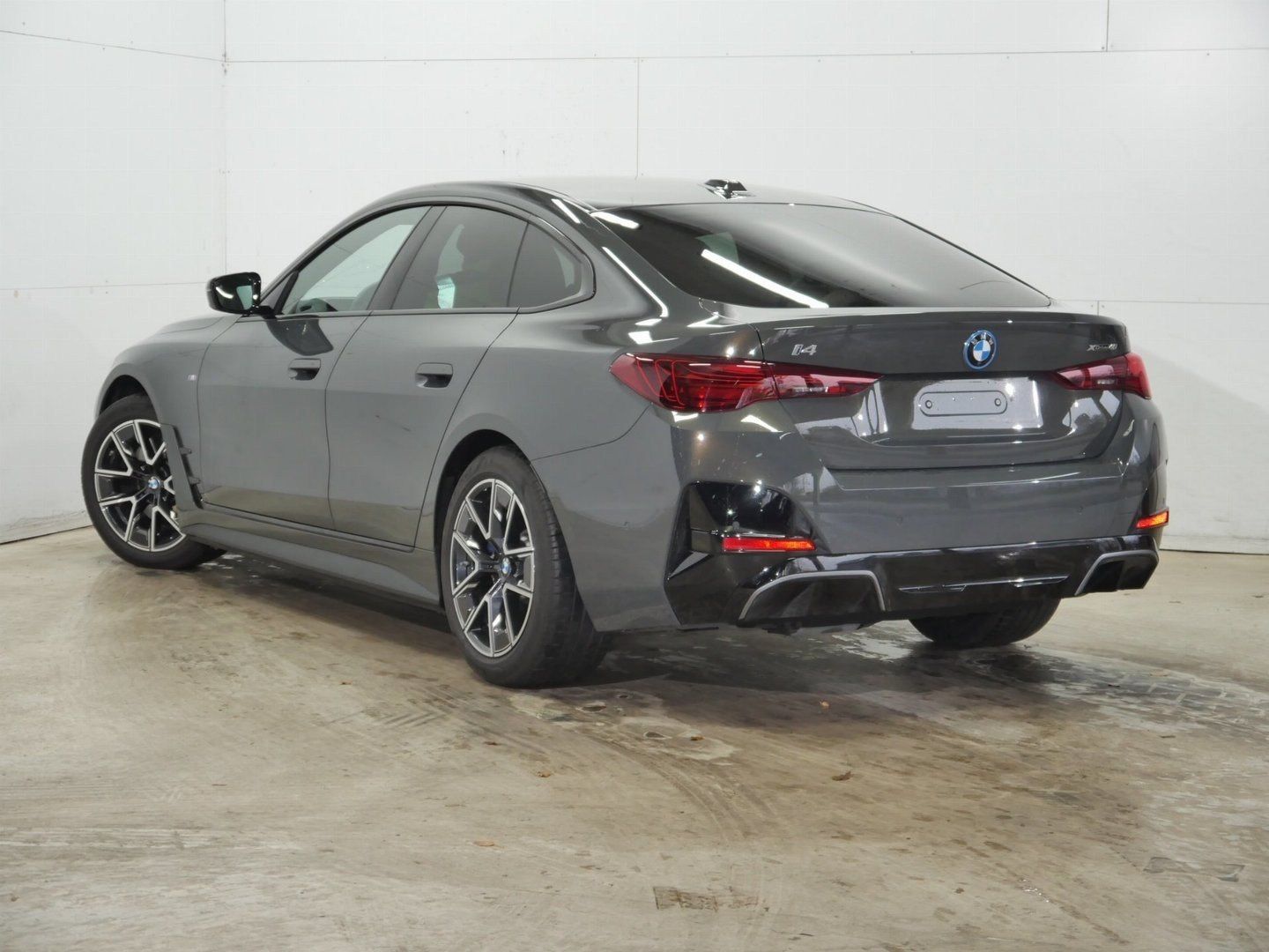 Fahrzeugabbildung BMW i4 xDrive40 Gran Coupé, Parking Assistant Plus