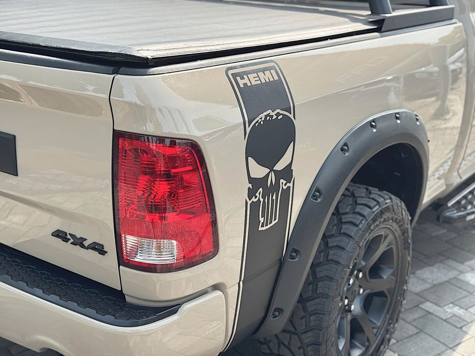 Fahrzeugabbildung Dodge RAM 5.7 V8 HEMI Night PUNISHER 4x4 LONGBED 19%