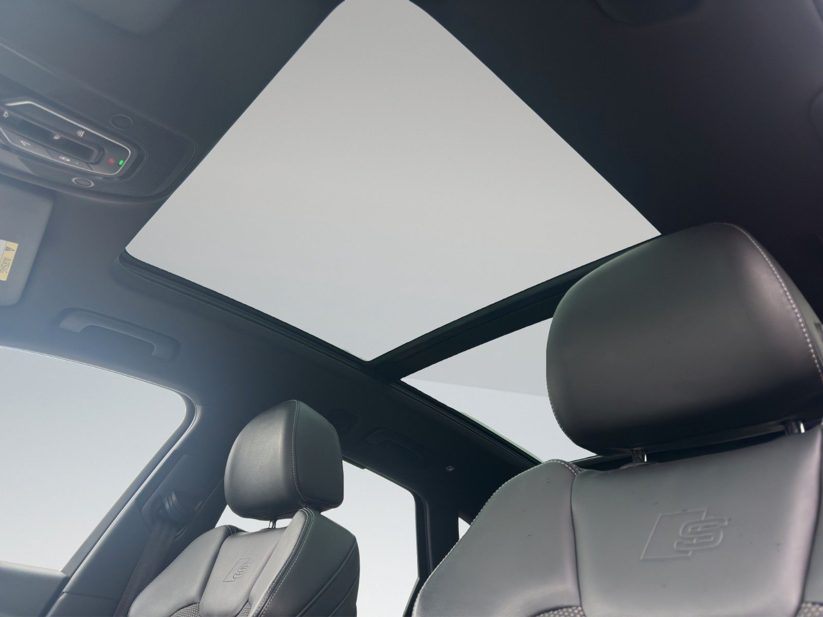 Fahrzeugabbildung Audi Q5 2.0TFSI QUAT S LINE PANO MEMORY AHK 360° LED