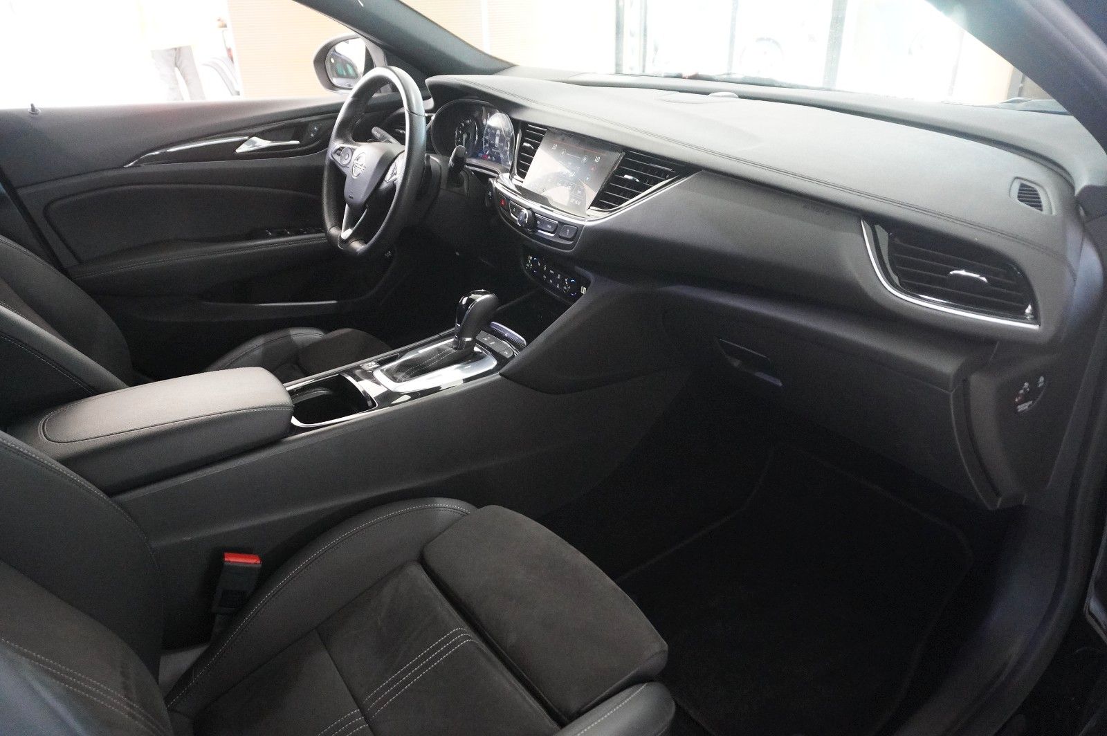 Fahrzeugabbildung Opel Insignia B ST 2.0D ULTIMATE NAVI/OPC/VIRT/SH/AHK
