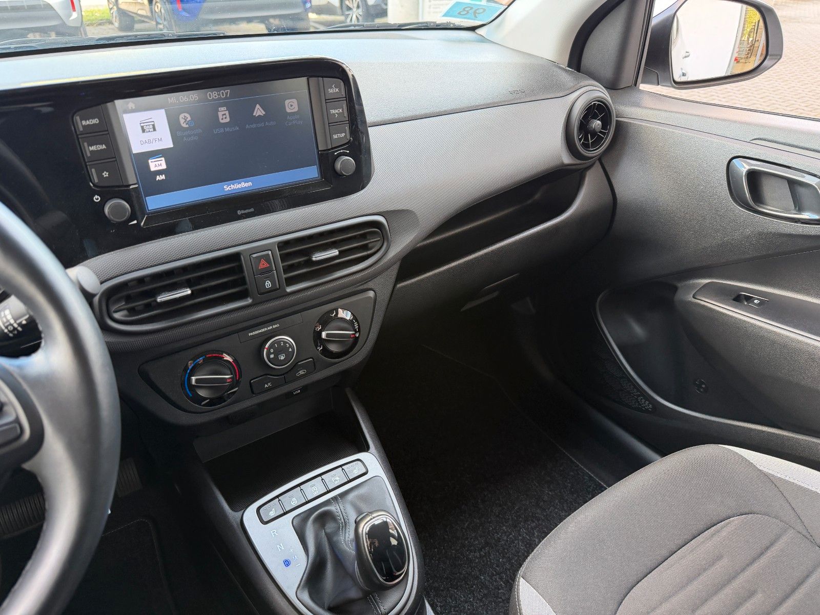 Fahrzeugabbildung Hyundai i10 Trend 84PS Automatik/PDC/SHZ!