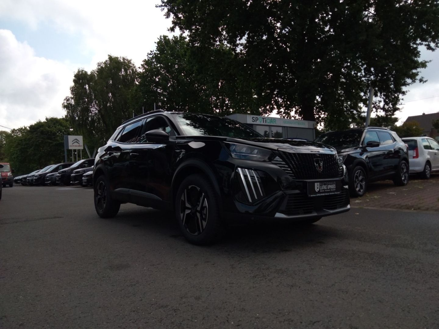 Fahrzeugabbildung Peugeot 2008 GT Hybrid 145 e-DSC6 El. Panodach Navi ACC