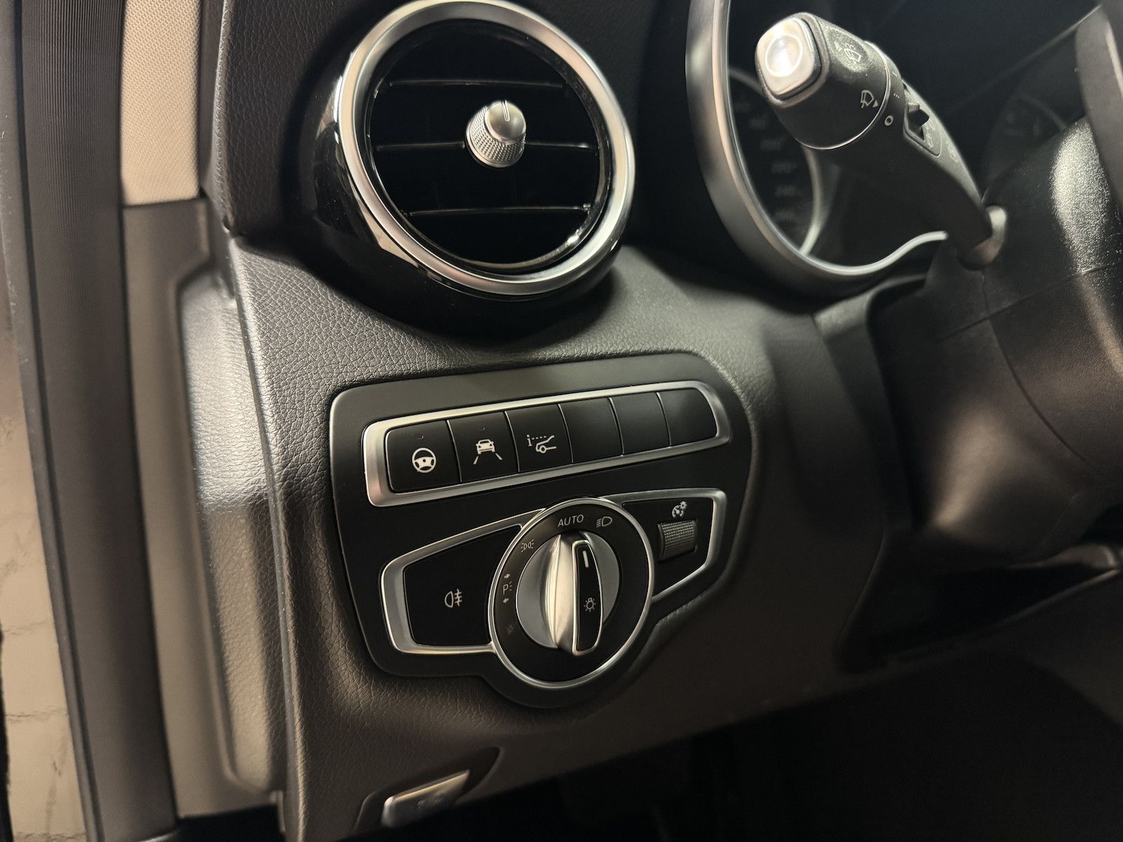Fahrzeugabbildung Mercedes-Benz C 300 T Aut. /LED/HuD/Distro/Spur/VZE