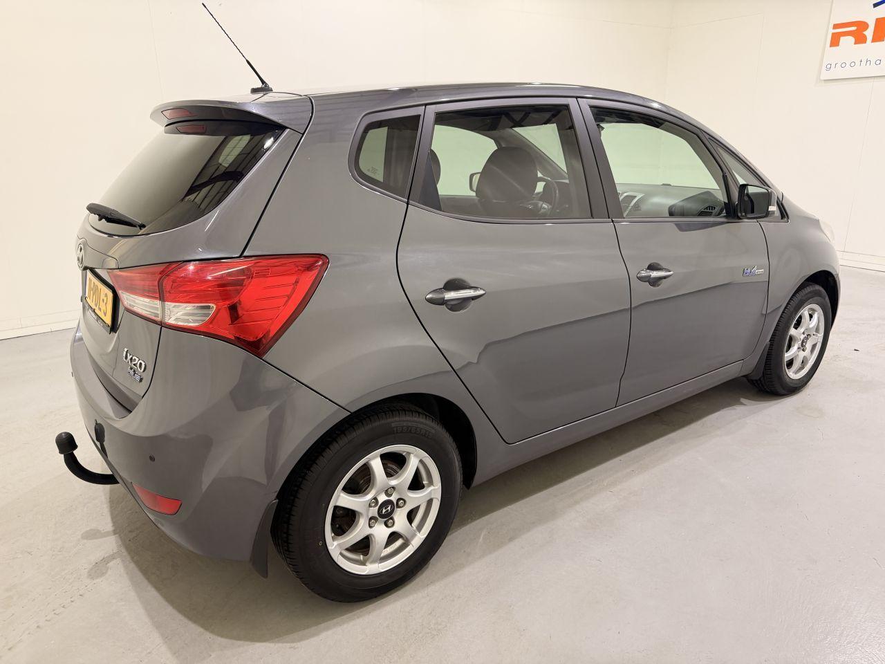 Hyundai ix20 2011 — rear view
