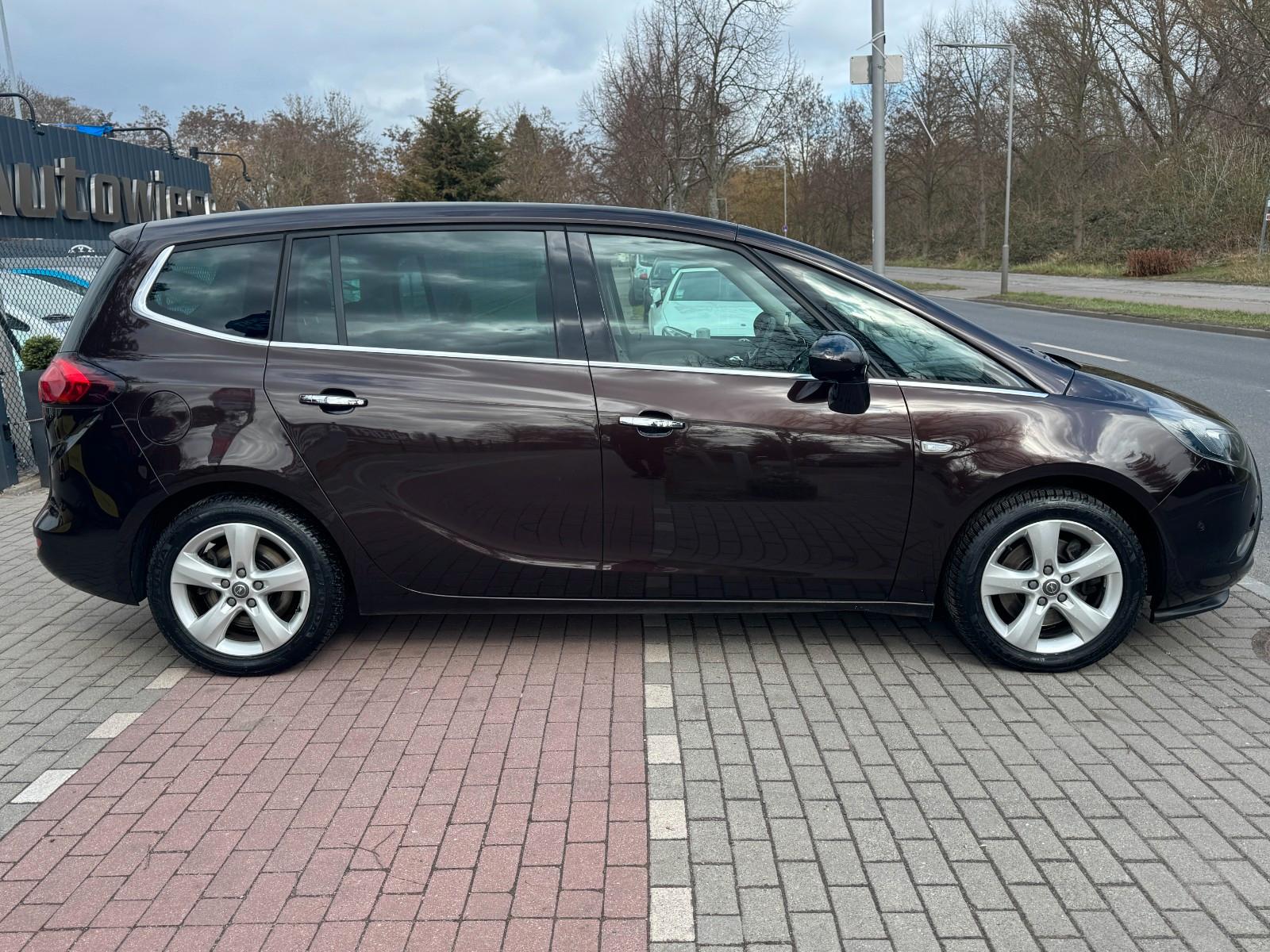 Opel Zafira C 2.0D*Leder*7Sitze*Xenon*Pano*Navi*VOLL!