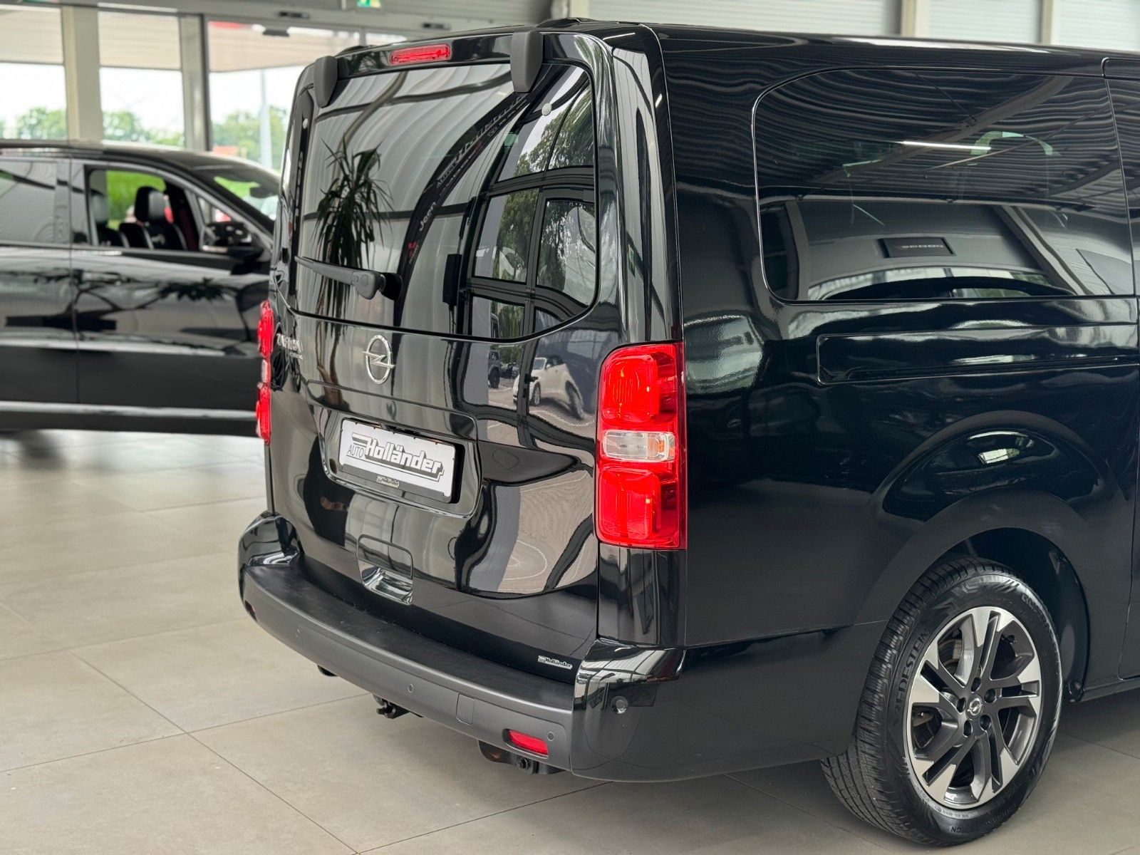 Fahrzeugabbildung Opel Vivaro 2.0 CDTI Automatik Zafira Life "AHK PANO"