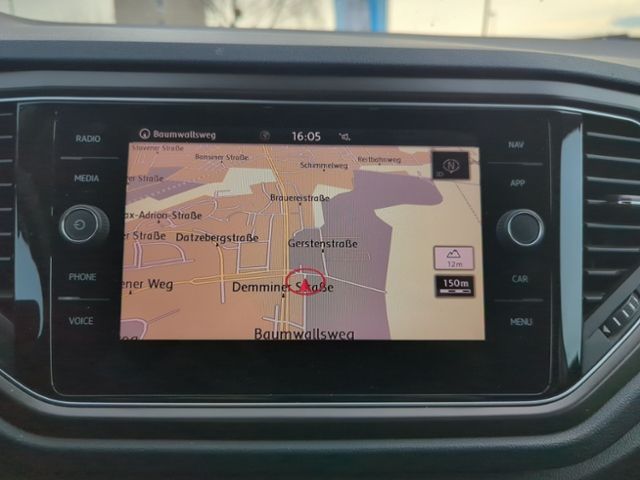 Fahrzeugabbildung Volkswagen T-Roc 1.5 l TSI DSG Style AHK ACC NAVI LED