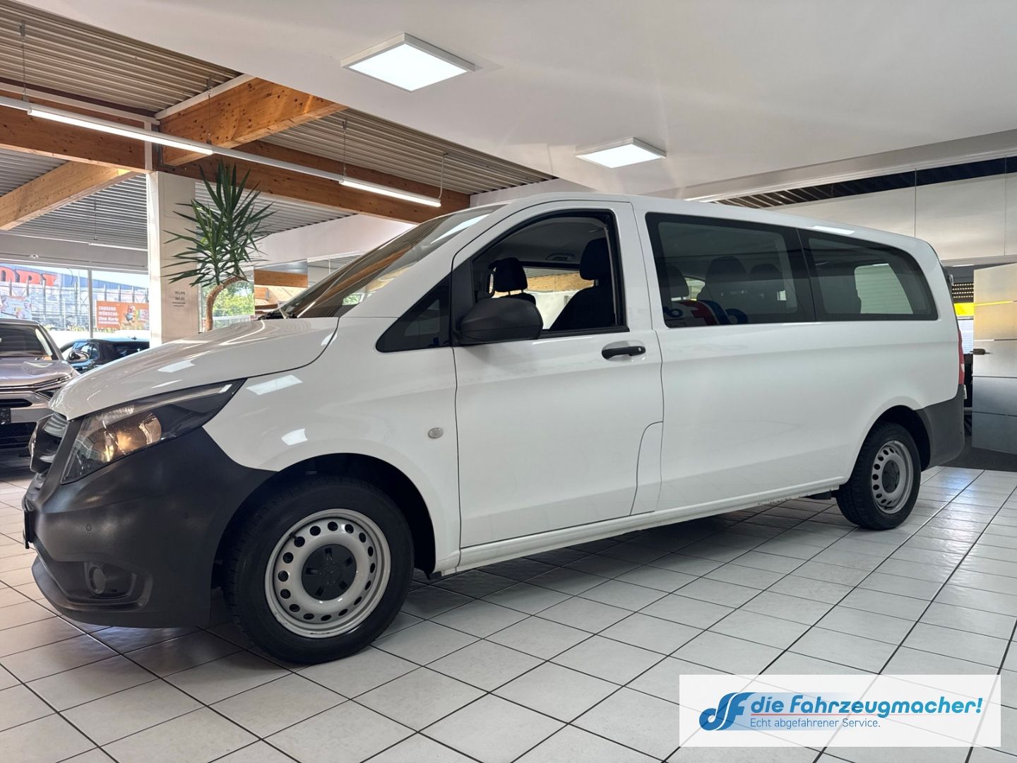 Fahrzeugabbildung Mercedes-Benz Vito Tourer 111CDI FWD extralang Pro AHK Klimaau
