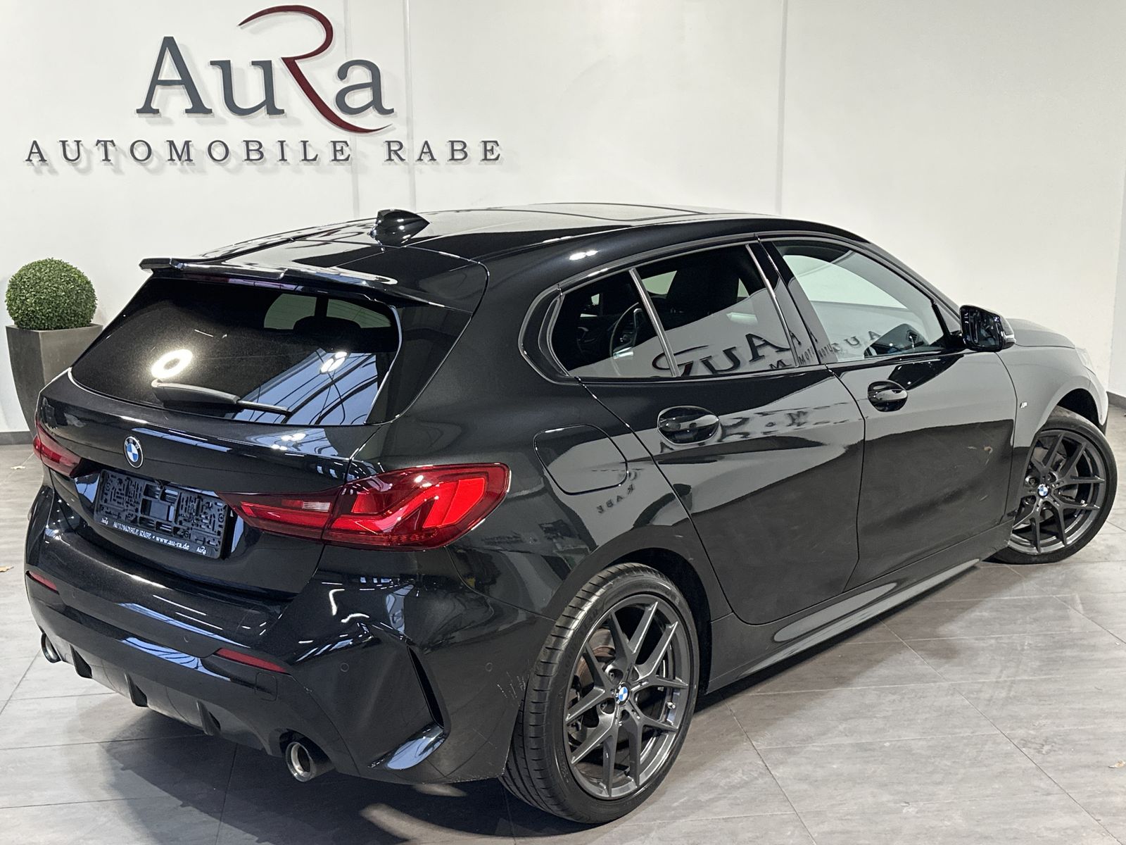 Fahrzeugabbildung BMW 118d M-Sport NAV+LED+PANO+DRASSISTANT+KAMERA+PP
