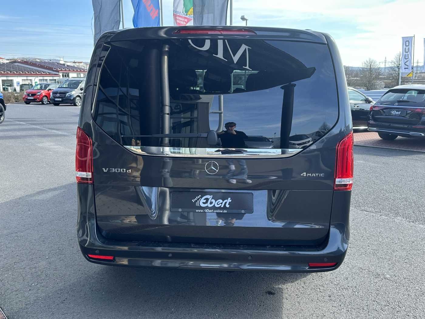 Fahrzeugabbildung Mercedes-Benz V 300 d EDITION 4MATIC DISTRONIC AHK LED Kamera