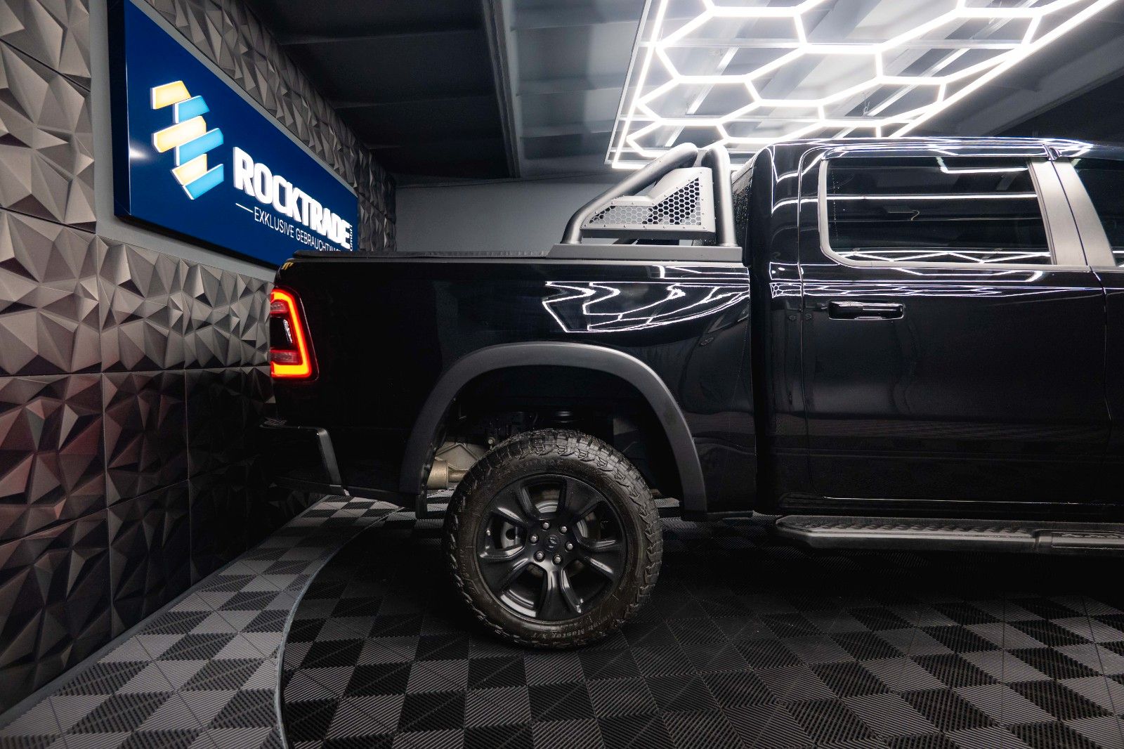 Fahrzeugabbildung Dodge RAM 5.7 V8 HEMI 4x4 Built to Serve AXLE LOCK 19%