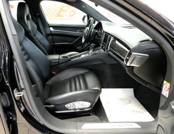 Porsche Panamera - 11
