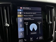 VOLVO V90 Cross Country D5 ALLRAD / 1.HD /235PS /B&W VOLVO V90 Cross Country D5 ALLRAD / 1.HD /235PS /B&W