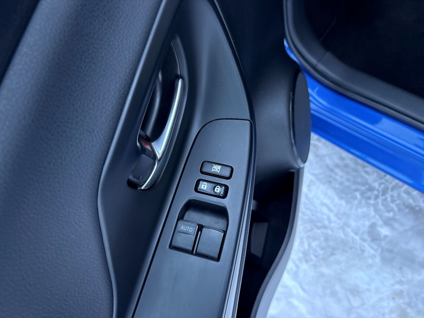 Fahrzeugabbildung Toyota Yaris Hybrid Comfort KLIMA PDC v/h