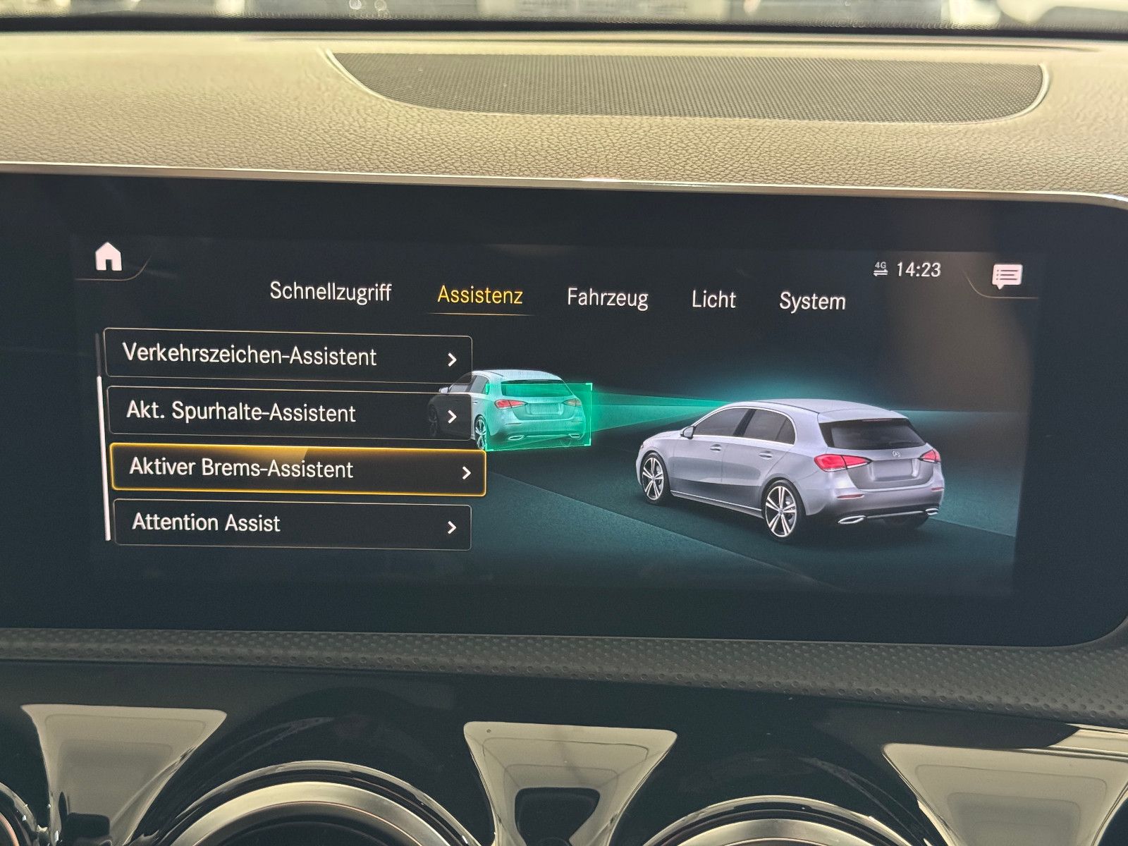 Fahrzeugabbildung Mercedes-Benz A 180 d PROGRESSIVE SPORTPAKET LED NAVI MBUX +